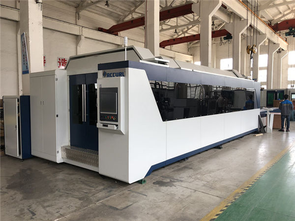 מכונת חיתוך לייזר סיב cnc 1000 w 1500 w עם שולחן החלפה
